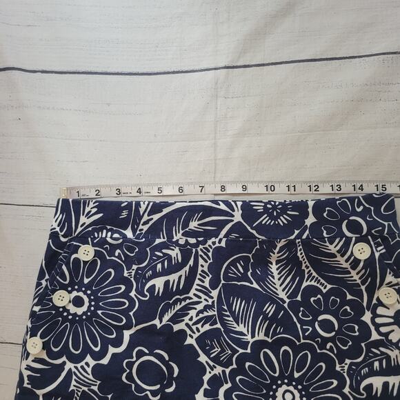 Talbots Size 8 Navy White Floral Print Button Detail Mini Skirt Resort Preppy - Picture 2 of 6